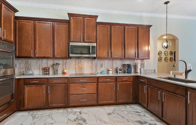 4015 CORMORANT LN