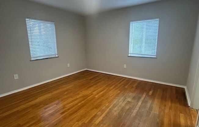 1 bed, 1 bath, $1,275, Unit R23-3