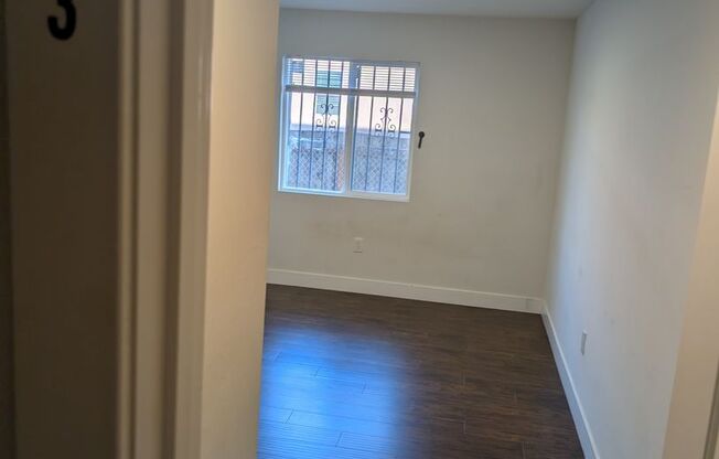1442 W 35TH ST