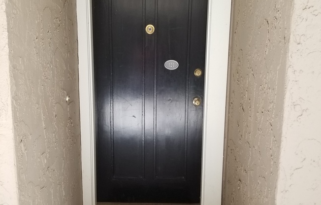 One Bedroom Unit in Sharon Park Neighborhood Available Now!