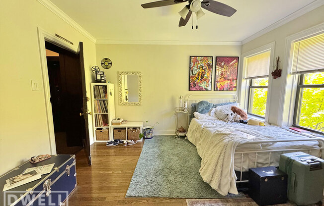 2535 N Seminary Ave