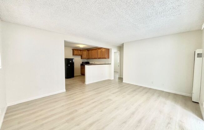 Oxnard | Hollywood Beach | 2 Bed + 1 Bath