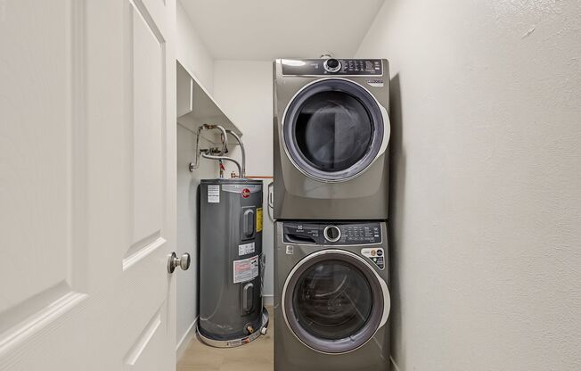 2 beds, 1 bath, 935 sqft, $1,599, Unit 01
