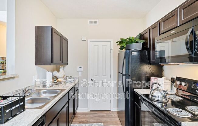 1581 208 GILMORE PARK AVE