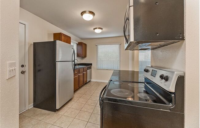 1 bed, 1 bath, $1,400, Unit E