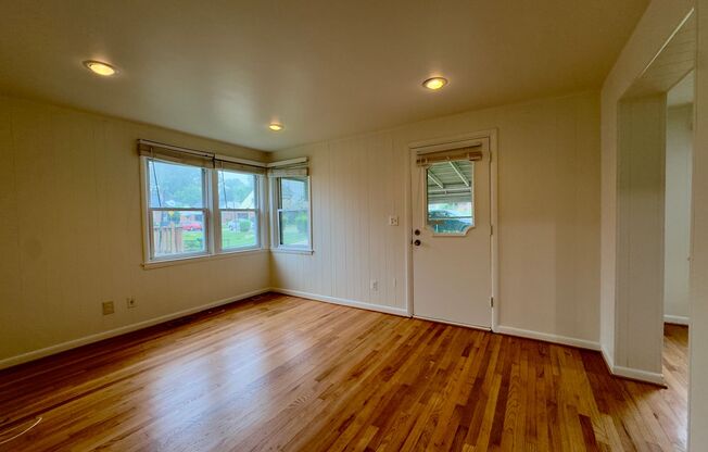 Charming 2 Bedroom/1 Bathroom Home at Lauraville Neighborhood, MD!