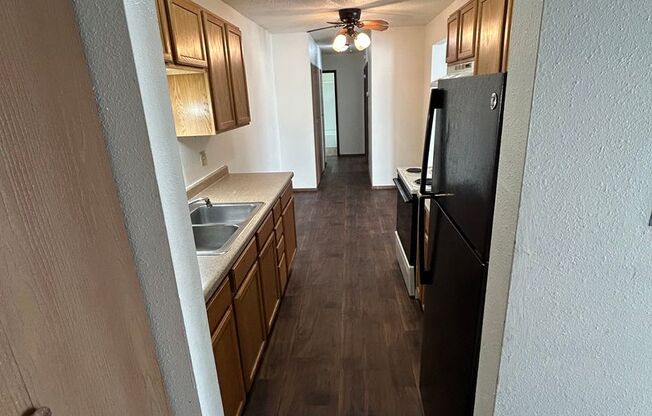 2 beds, 1 bath, 833 sqft, $850, Unit 18