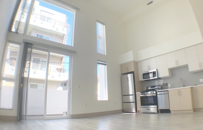 1037 S HOBART BLVD