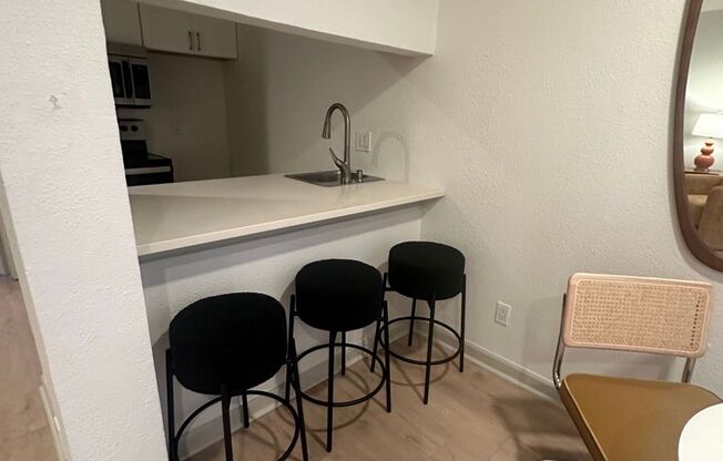 1 bed, 1 bath, 520 sqft, $985, Unit 115