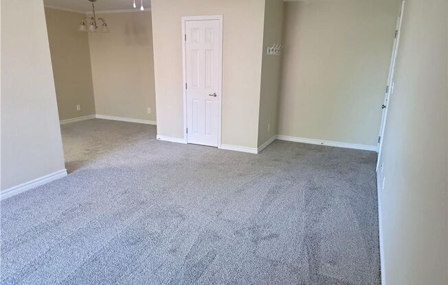Adorable unit in Bella Vita community!