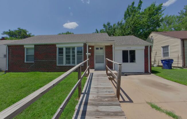 1557 N Broadview