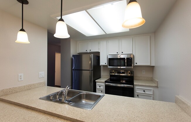 2 beds, 2 baths, $2,395, Unit 113