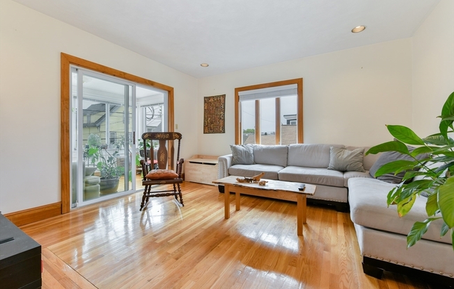 33 FARRAGUT AVE