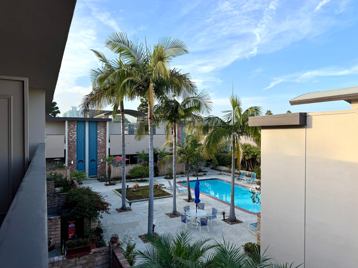 Spacious Multi-Level Townhouse w/hwd flrs, patio, large open space kitchen w/formal dining area, pool & private 2-car garage close to 90/405 fwy & adj Venice Beach