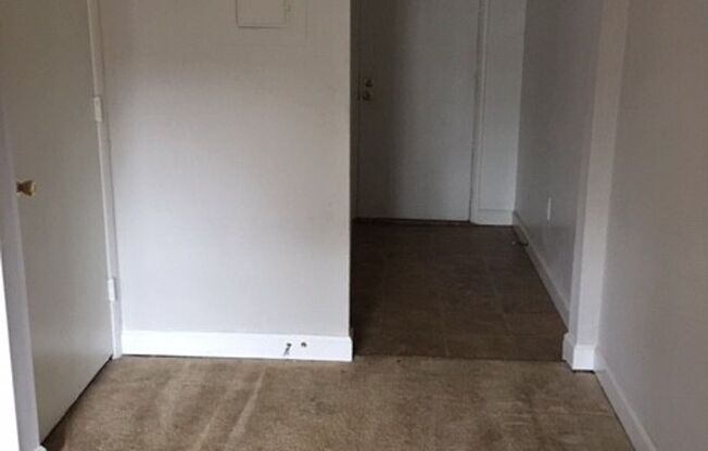 Studio, 1 bath, 475 sqft, $929, Unit 11