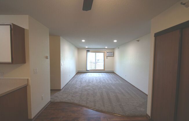 2 beds, 2 baths, 915 sqft, $1,695, Unit 204