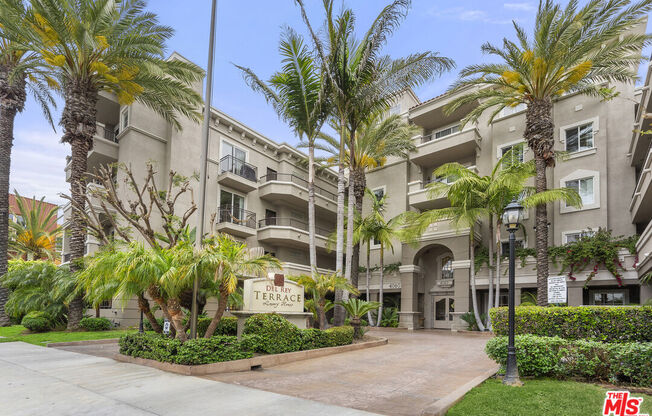 3 beds, 3 baths, 1,350 sqft, $5,800, Unit 301