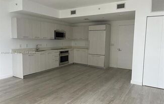 1 bed, 1 bath, 609 sqft, $3,450, Unit 55 SW 9th St # 3102