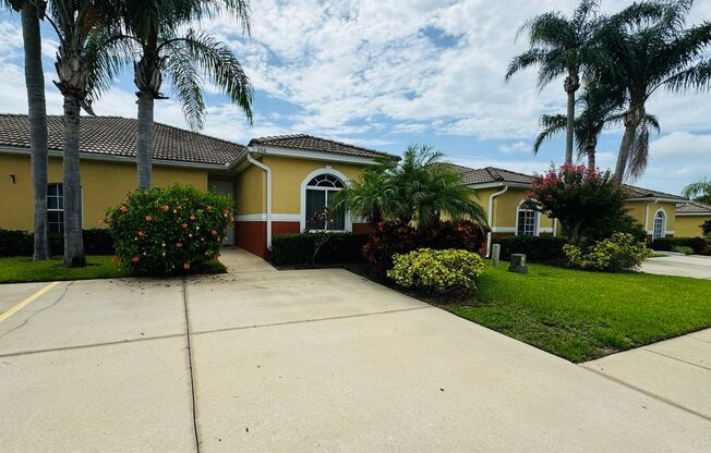 Gorgeous 3 Bedroom, 2 Bathroom Villa in the LOVELY Lake Marion Golf Resort!!