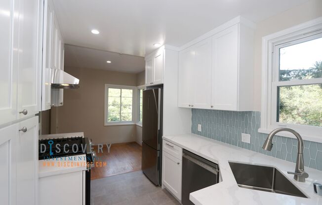 2 beds, 1 bath, $3,825