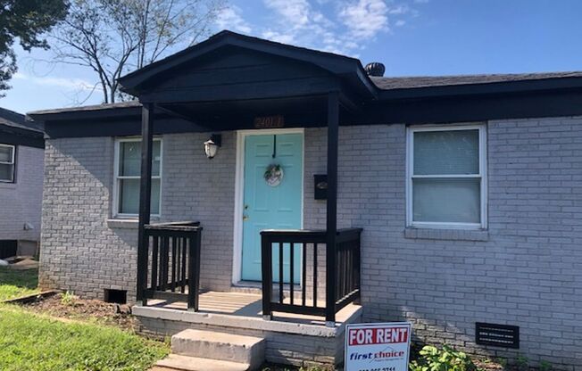 2 Bedroom 1 Bath Home - Recently updated and Minutes to Uptown Charlotte