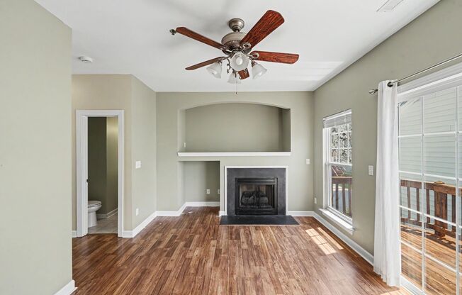 Derita 2BR, 2.5Townhome w/ Bonus Room & Garage