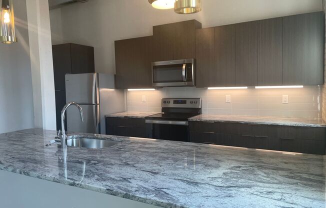 2 beds, 1 bath, 1,002 sqft, $2,215, Unit Cream City Lofts-409