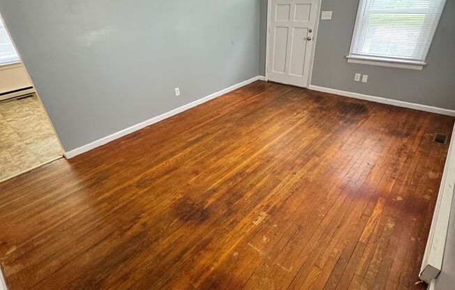 3 bedroom house on quiet dead end! All electric, Cental Ac, hardwoods and Laundry provided!