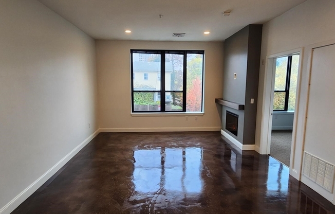 1 bed, 1 bath, 819 sqft, $2,595, Unit 202