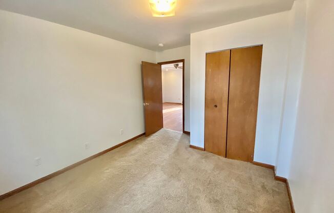 3 beds, 1 bath, $1,550, Unit 6