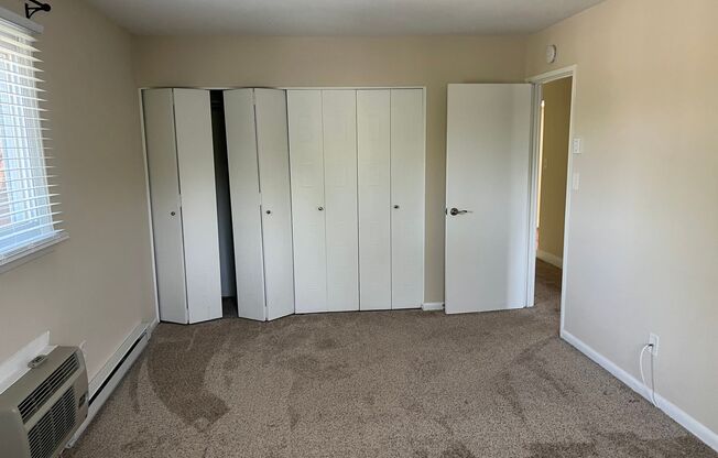 2 beds, 1 bath, $1,725, Unit D05