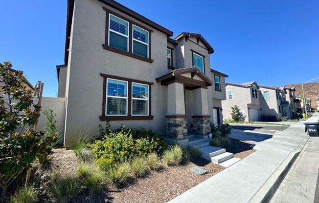 2022 built 3 bedroom Lake Elsinore home for LEASE with Solar!