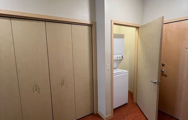 Studio, 1 bath, 612 sqft, $1,075, Unit 423