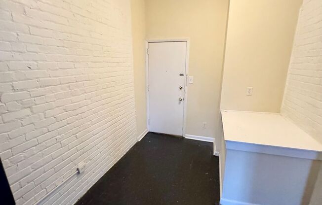 Studio, 1 bath, $1,050, Unit #4