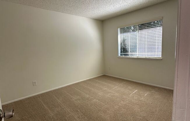 3 beds, 1.5 baths, 1,025 sqft, $2,275, Unit 490004