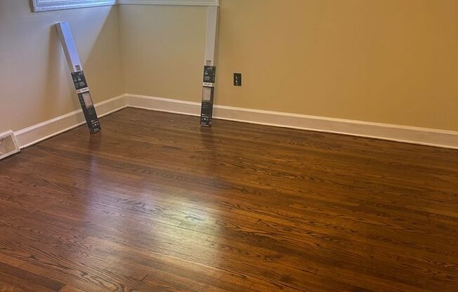 3 Bedroom 1 bathroom Renovated! 5 minutes from Downtown Raleigh