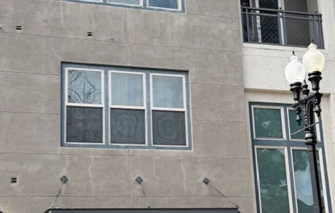 Work And Living Space Loft 1 Bedroom 1.5 Bath Attached Townhouse in The Downtown Santa Ana Artist Village