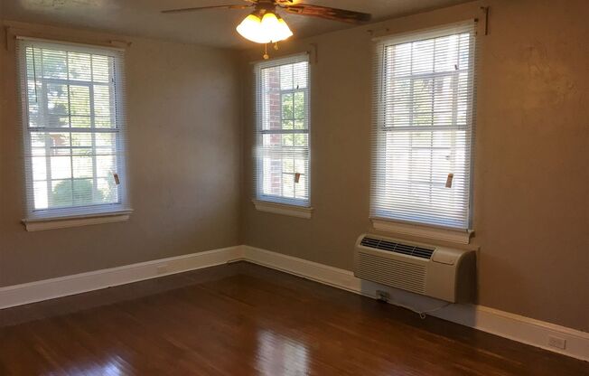 2 beds, 1 bath, 1,000 sqft, $1,200, Unit Apt. C