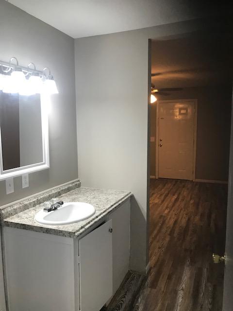 2 beds, 2 baths, 900 sqft, $800