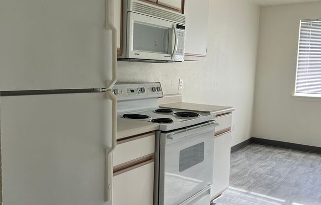 2 beds, 1 bath, 750 sqft, $1,125