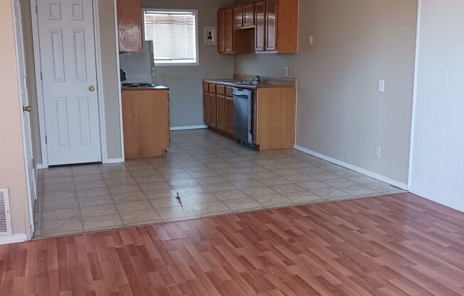 2 beds, 1 bath, 780 sqft, $650, Unit 10