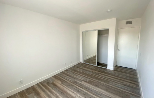 Lovely 2 Bed/2 Bath with Hardwood Floors, Central Air Conditioning, Stainless Steel Appliances, Large Balcony, Walk In Closet, and Laundry HookUps