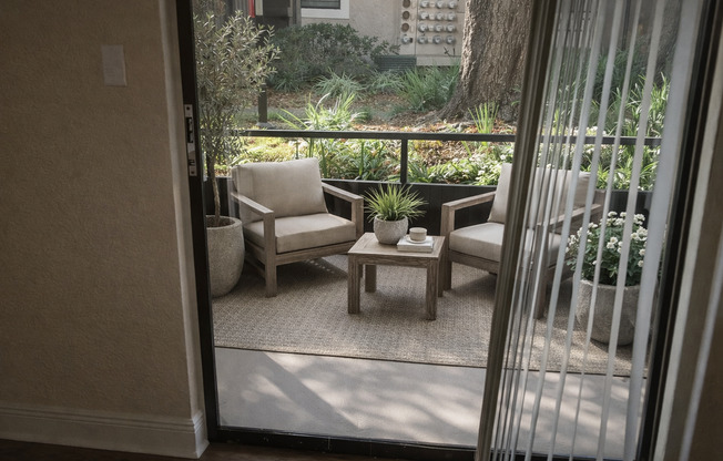 Gorgeous first floor 2/2 condo x Rent @  Winter Park in front of Full Sail!