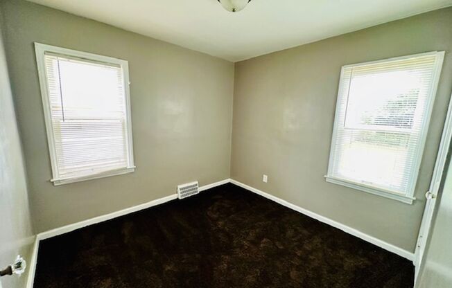 3 beds, 1 bath, $1,250