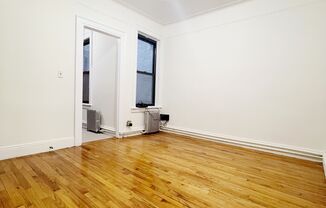 2 beds, 1 bath, $2,560, Unit 1L