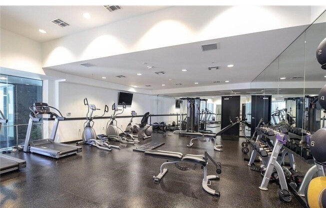 655 S Hope St Unit 1404