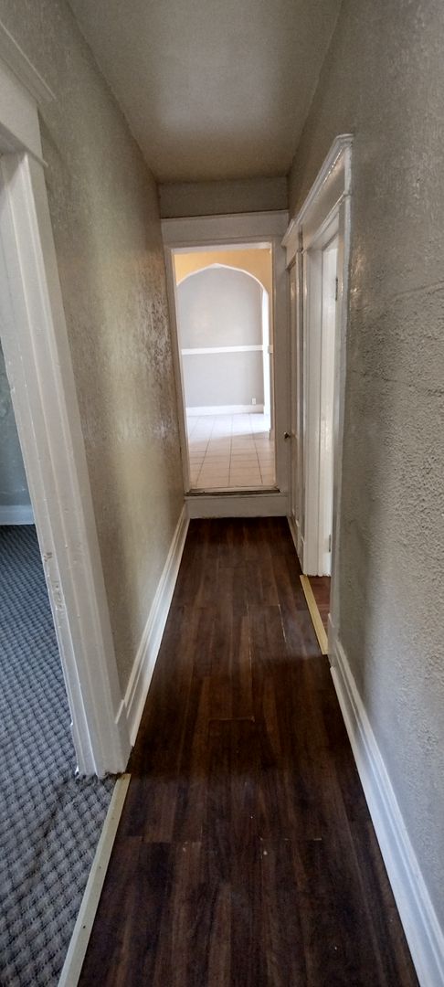 3 beds, 1 bath, $1,400, Unit 3