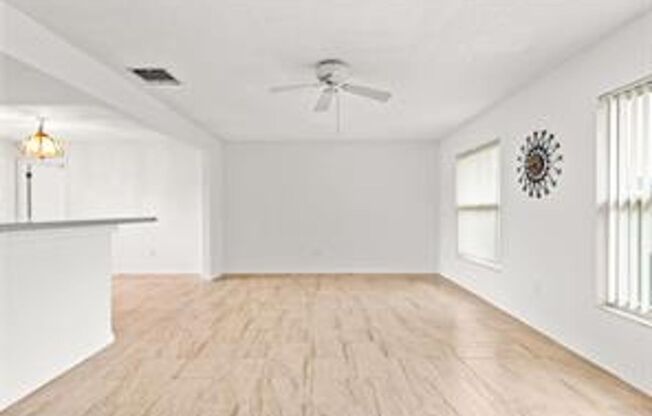Lakefront Living in Longwood – Winsor Manor