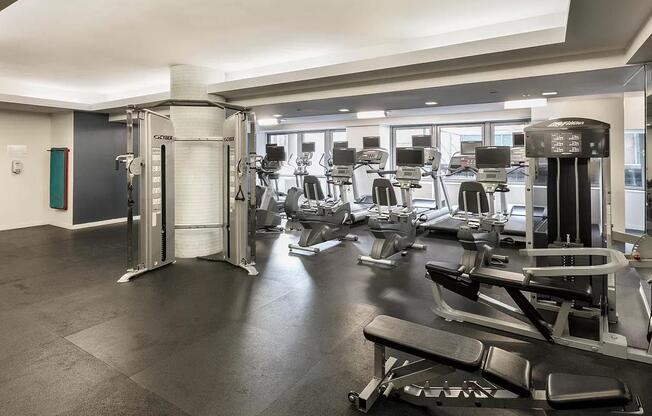 350 W 37th St