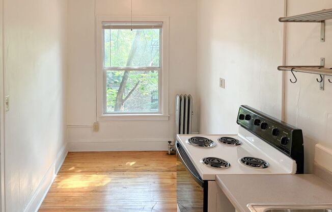 Studio, 1 bath, 400 sqft, $952, Unit 612 - 103
